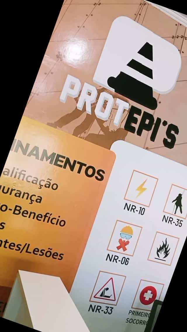 Placa de treinamentos da Protepis na loja